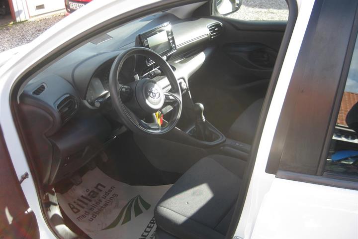 Hvid Toyota Yaris fra 2021