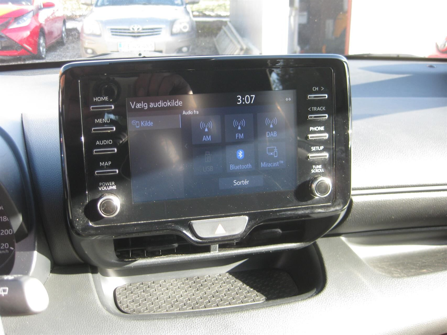 Hvid Toyota Yaris fra 2021