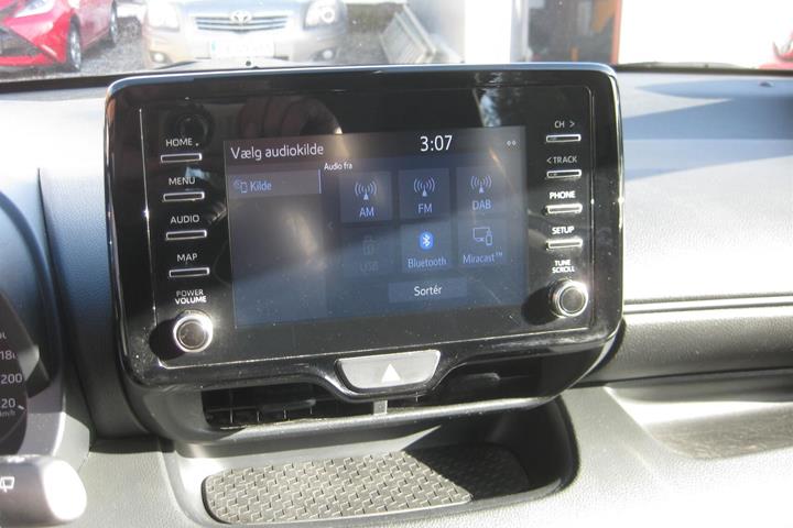 Hvid Toyota Yaris fra 2021