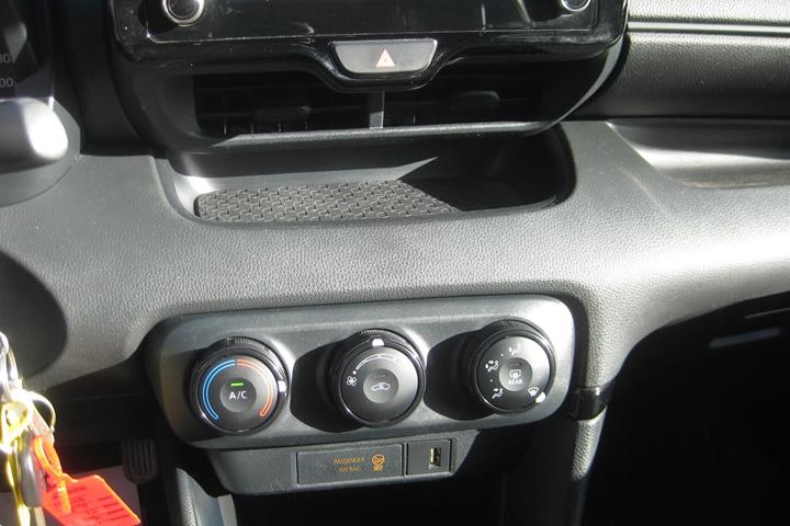 Hvid Toyota Yaris fra 2021