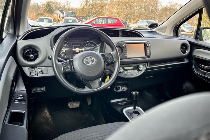 Hvid Toyota Yaris fra 2019