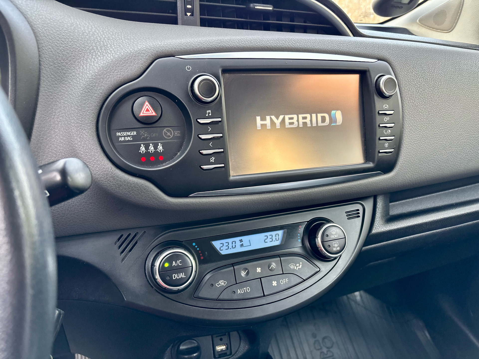 Hvid Toyota Yaris fra 2019