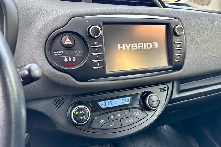 Hvid Toyota Yaris fra 2019