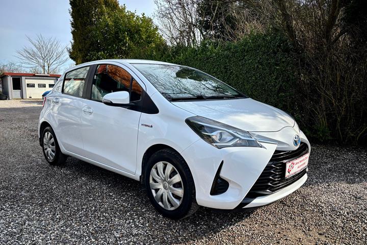 Hvid Toyota Yaris fra 2019