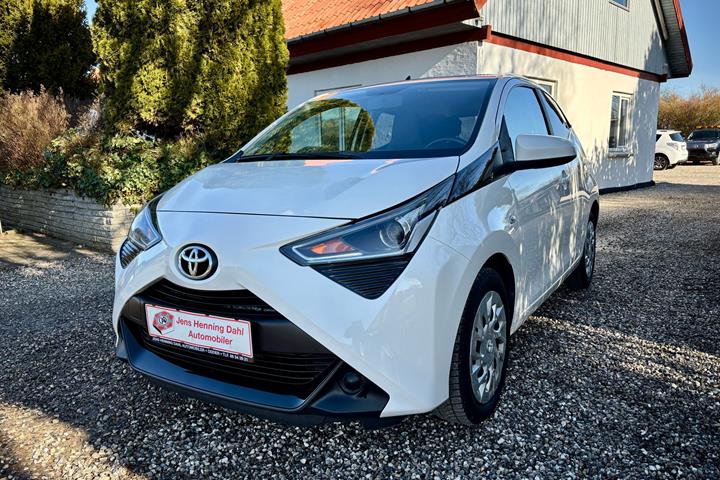 Hvid Toyota Aygo fra 2019