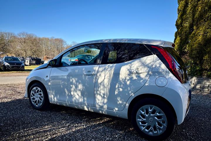 Hvid Toyota Aygo fra 2019