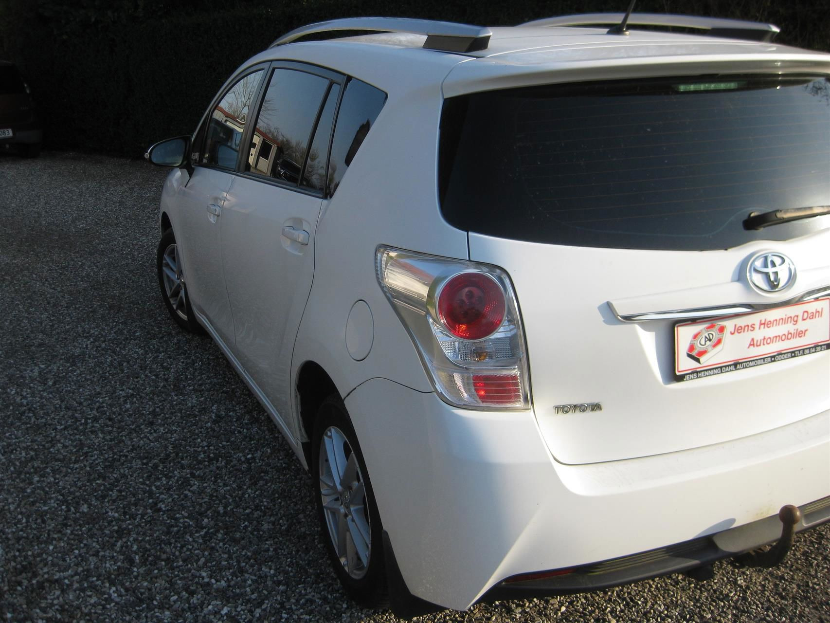 Hvid Toyota Sportsvan fra 2014