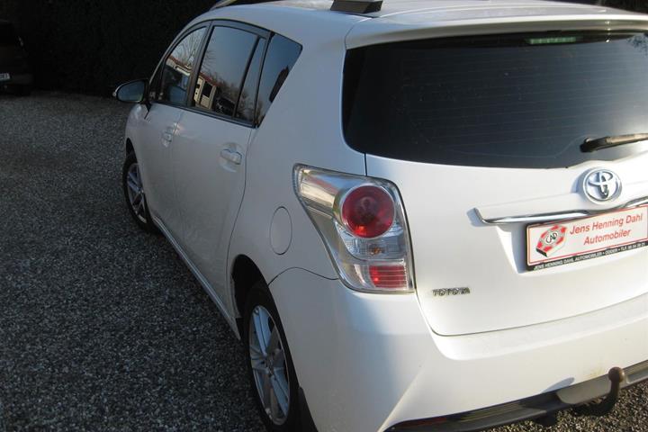 Hvid Toyota Sportsvan fra 2014