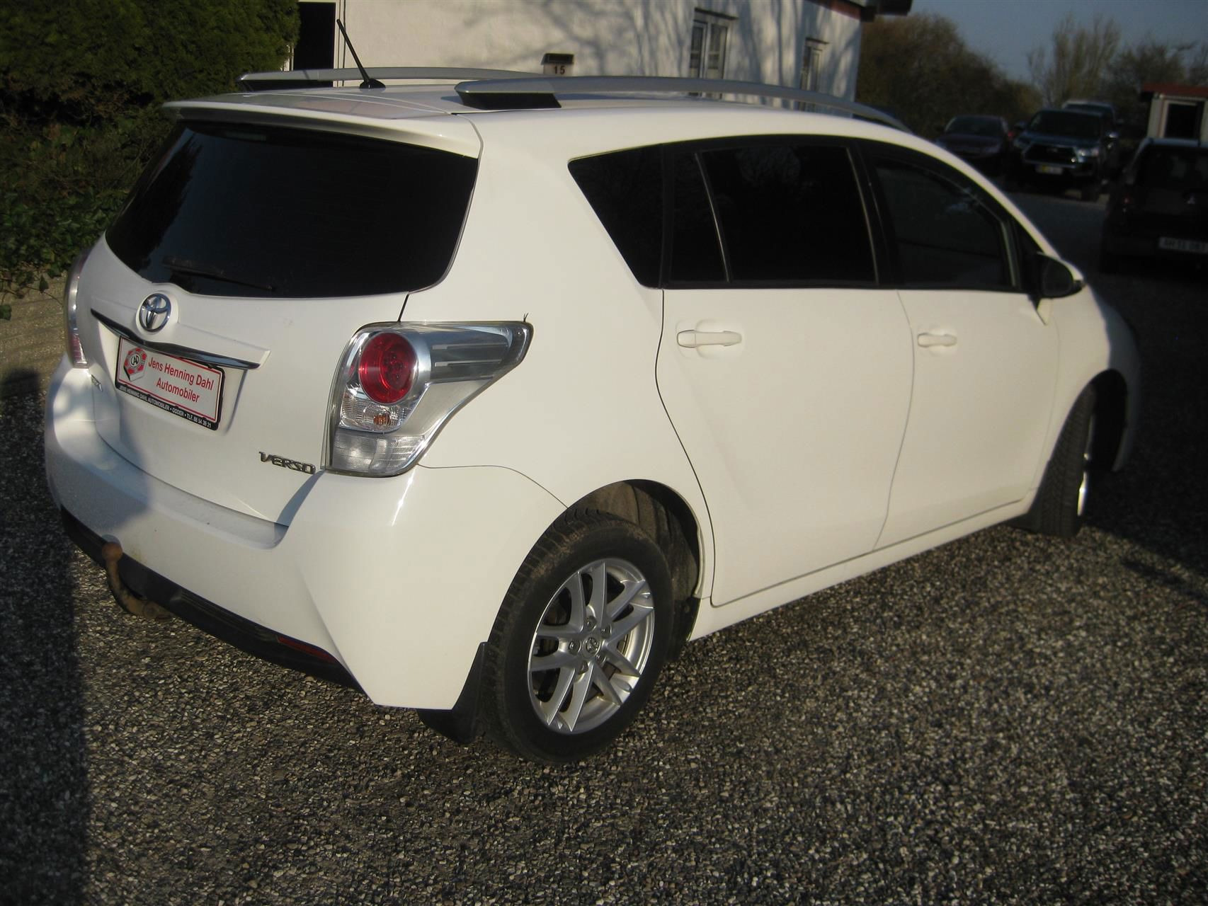 Hvid Toyota Sportsvan fra 2014