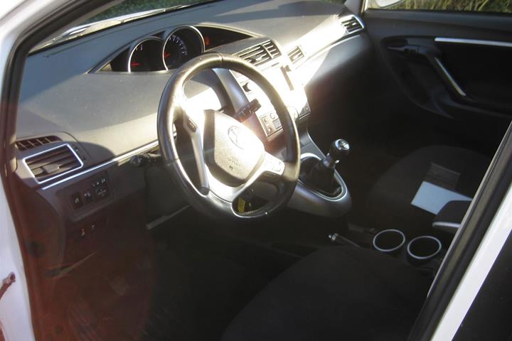 Hvid Toyota Sportsvan fra 2014