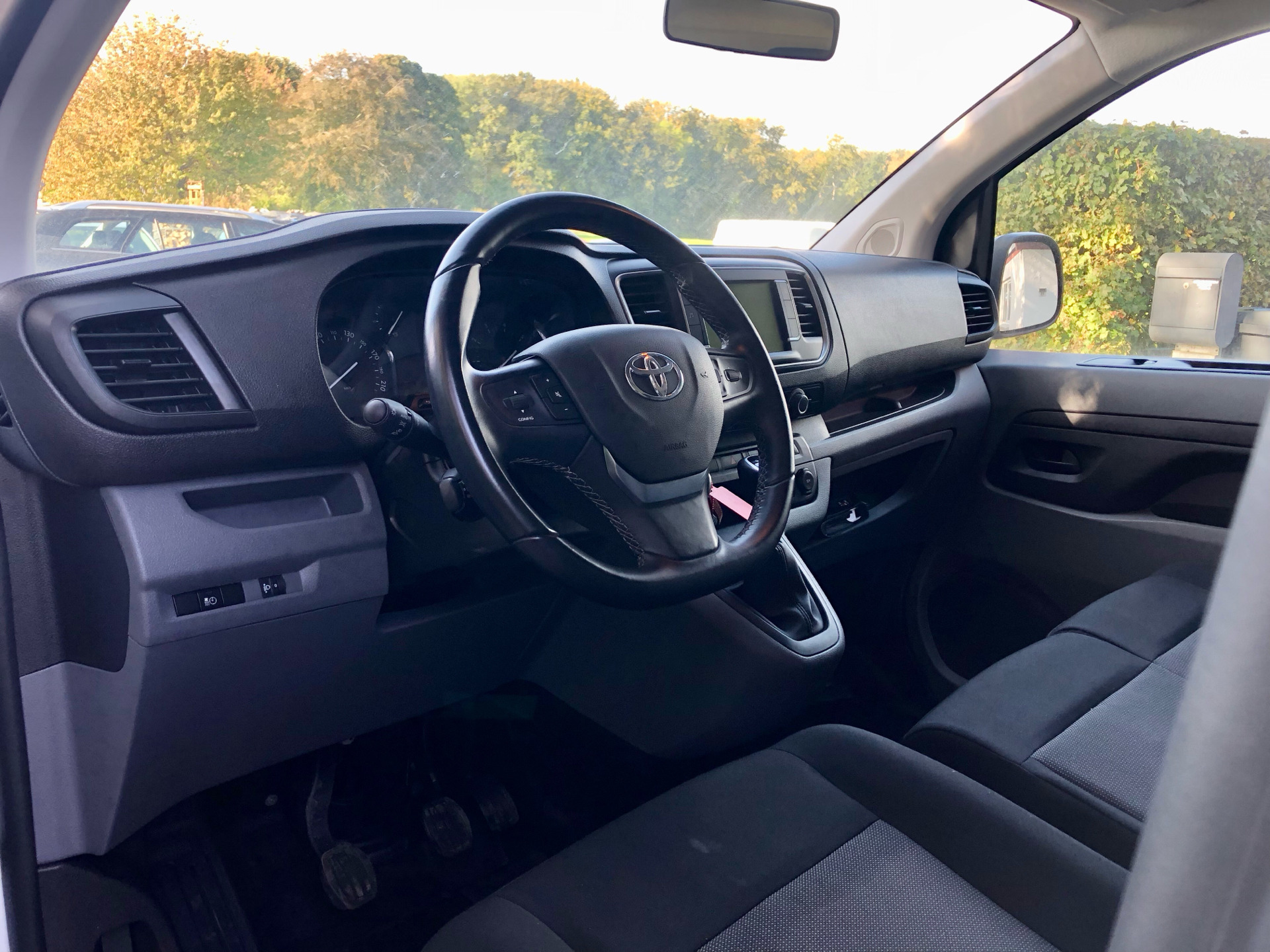 Hvid Toyota ProAce fra 2022