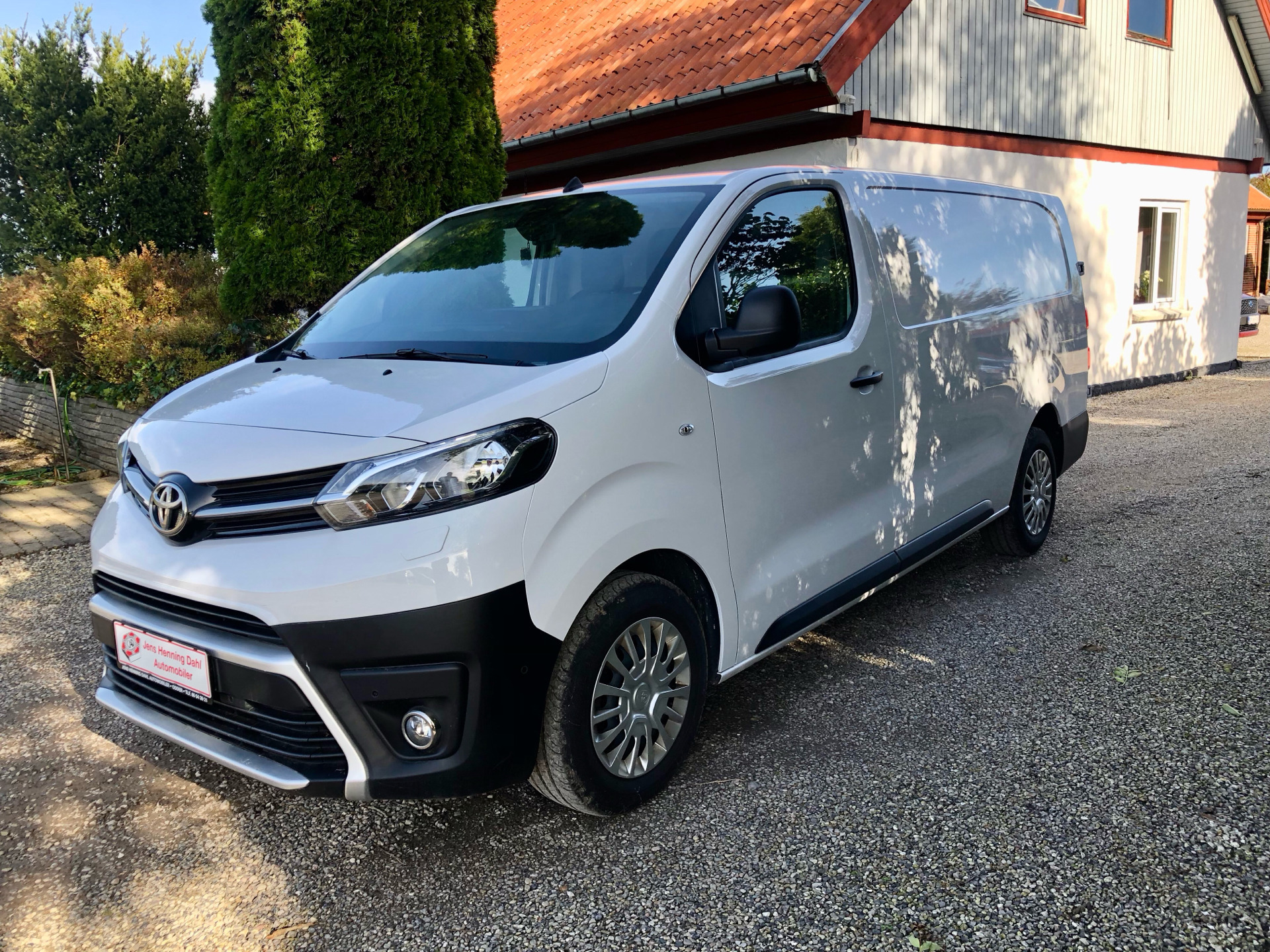 Hvid Toyota ProAce fra 2022