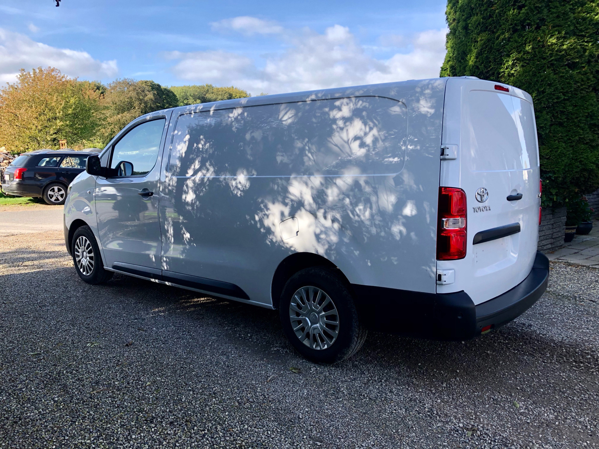 Hvid Toyota ProAce fra 2022