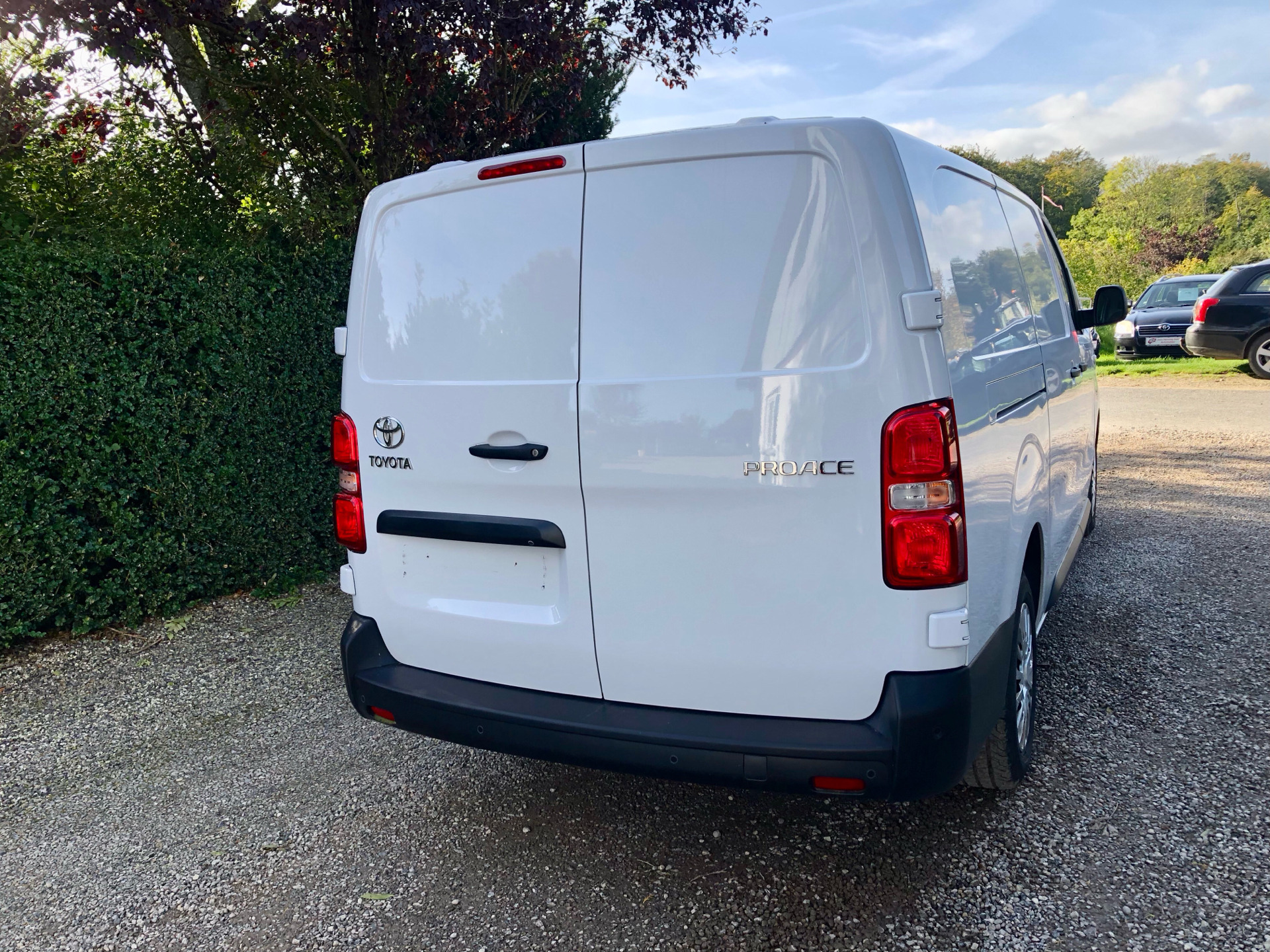 Hvid Toyota ProAce fra 2022