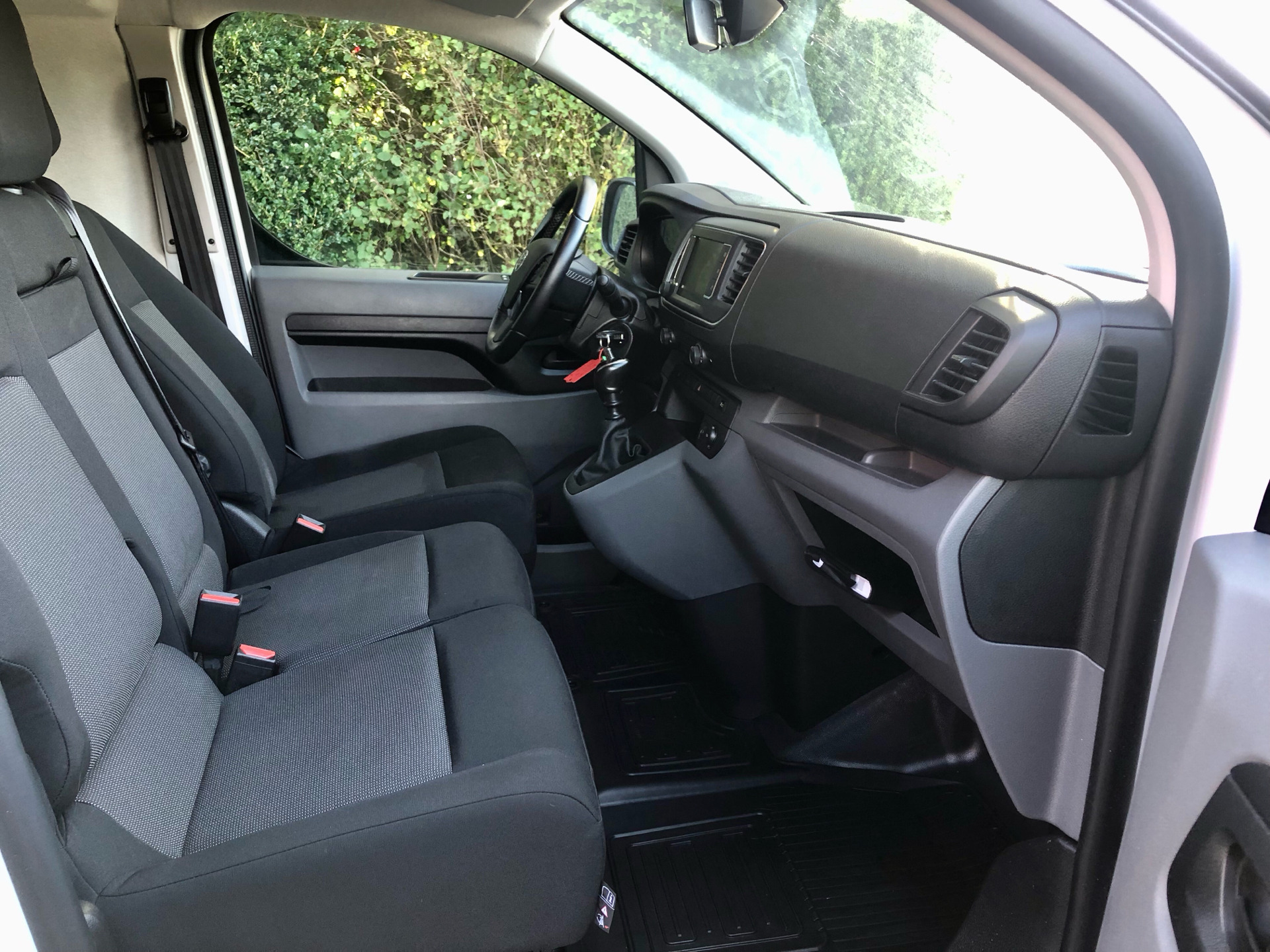 Hvid Toyota ProAce fra 2022