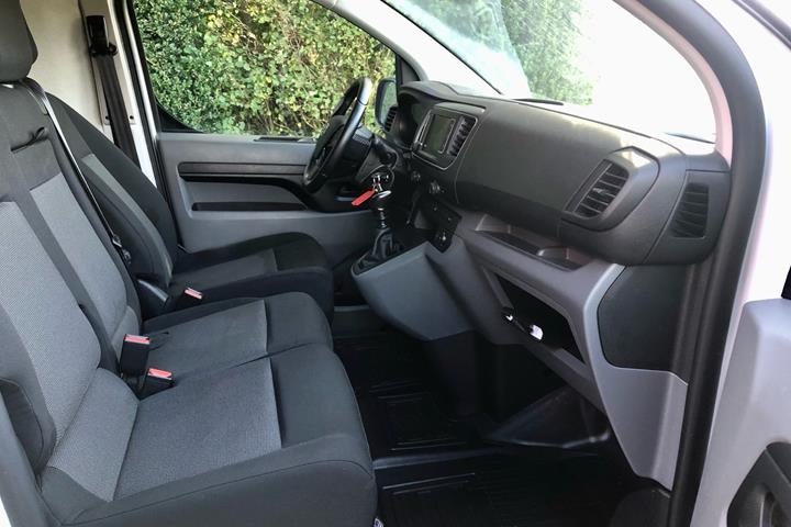 Hvid Toyota ProAce fra 2022