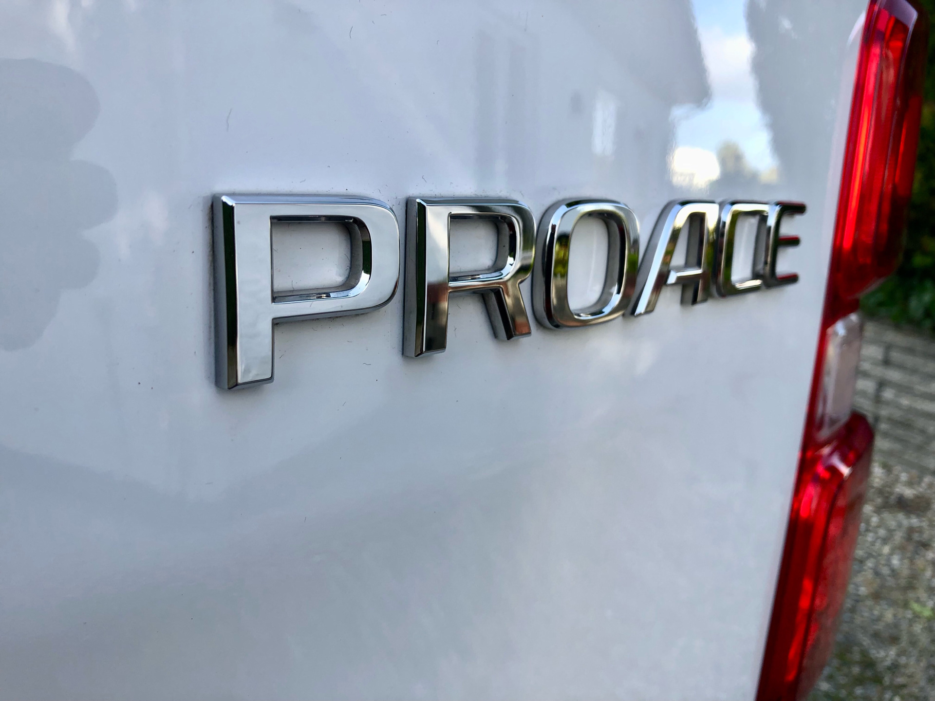 Hvid Toyota ProAce fra 2022