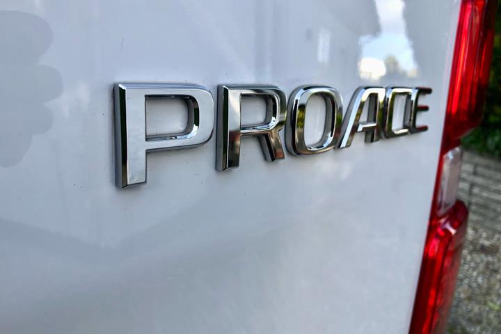 Hvid Toyota ProAce fra 2022