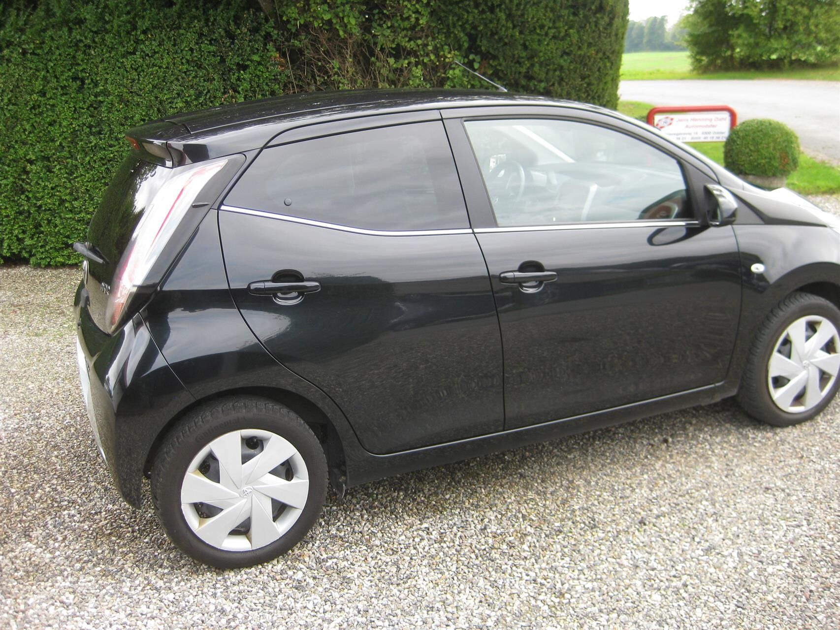 Sort Toyota Aygo fra 2017