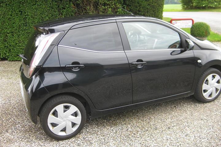 Sort Toyota Aygo fra 2017