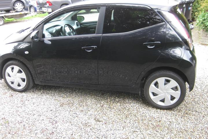 Sort Toyota Aygo fra 2017