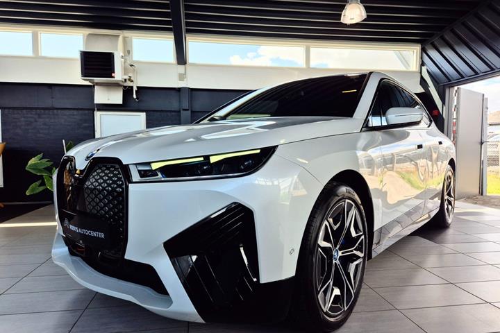 Hvid BMW iX fra 2023