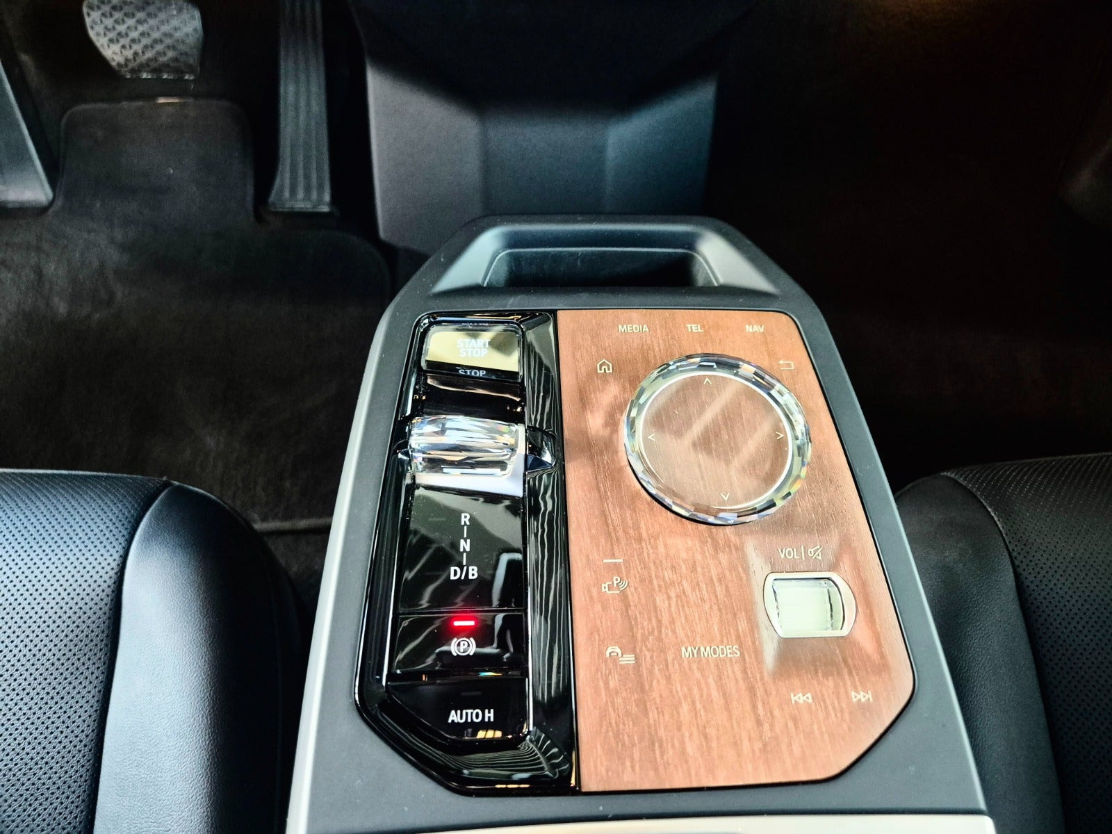 Hvid BMW iX fra 2023