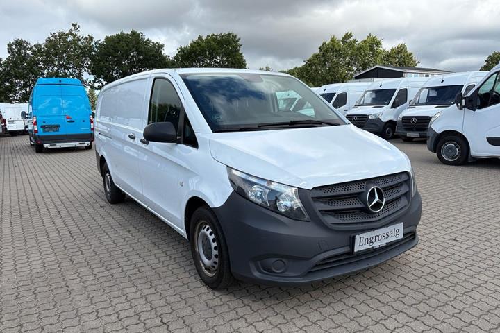 Hvid Mercedes Vito 114 fra 2019