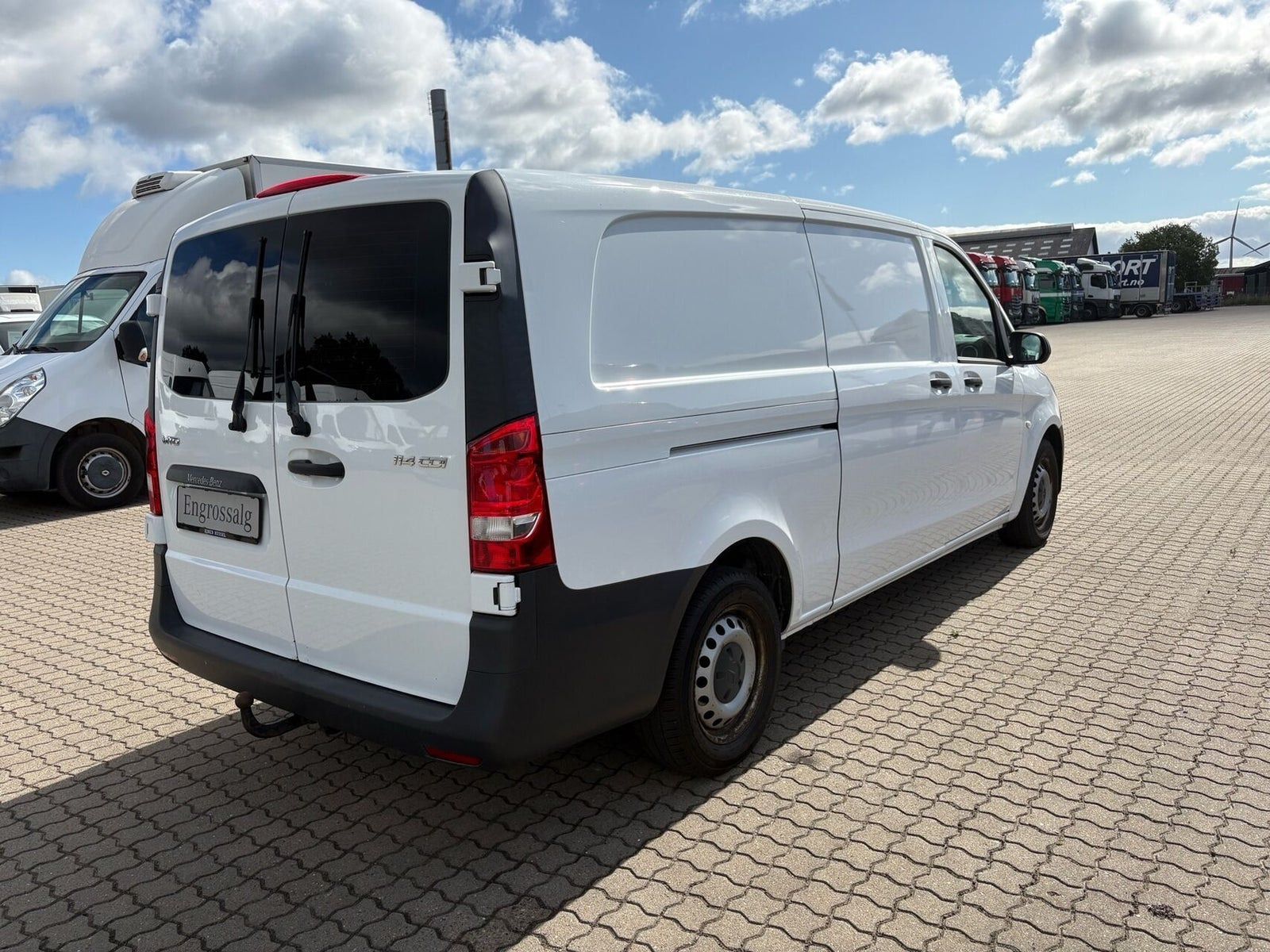 Hvid Mercedes Vito 114 fra 2019