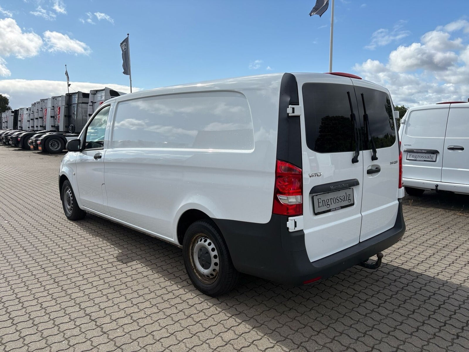 Hvid Mercedes Vito 114 fra 2019