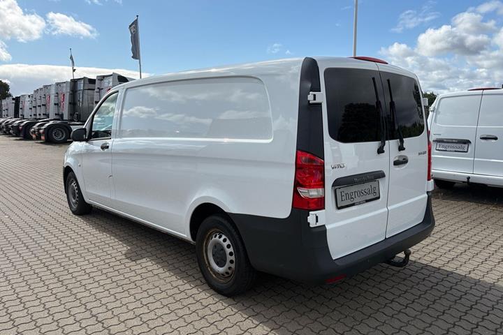 Hvid Mercedes Vito 114 fra 2019