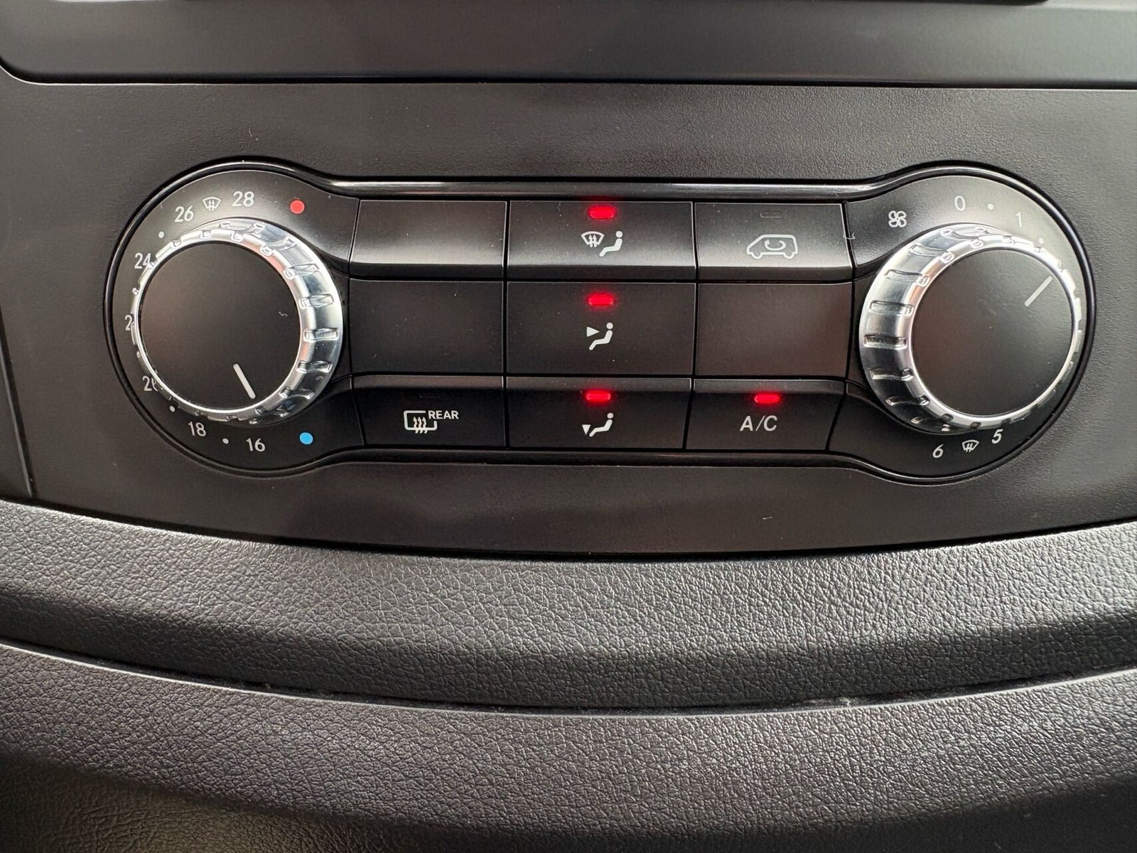 Hvid Mercedes Vito 114 fra 2019