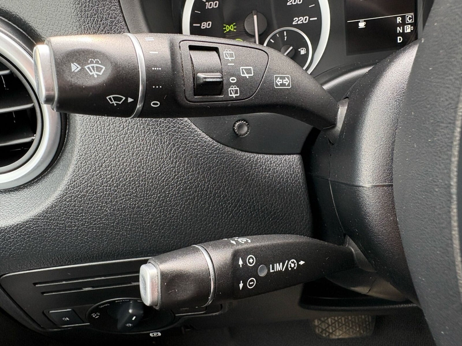 Hvid Mercedes Vito 114 fra 2019