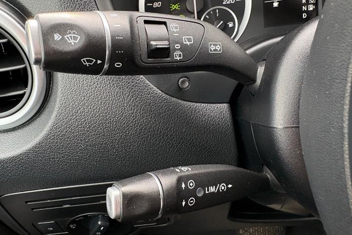 Hvid Mercedes Vito 114 fra 2019