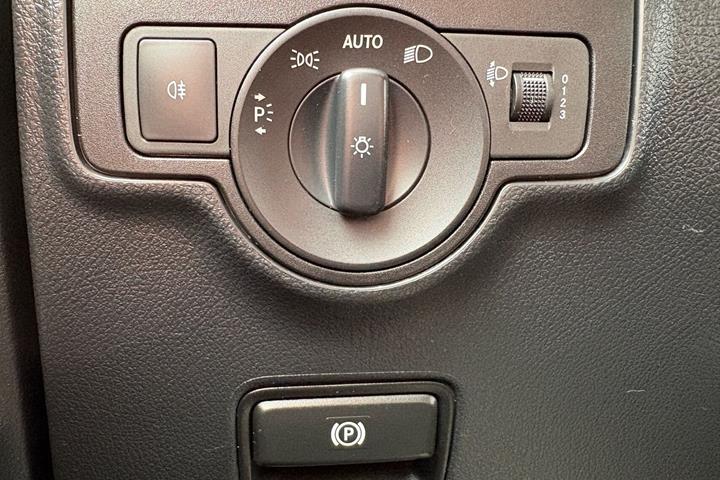 Hvid Mercedes Vito 114 fra 2019