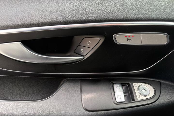 Hvid Mercedes Vito 114 fra 2019