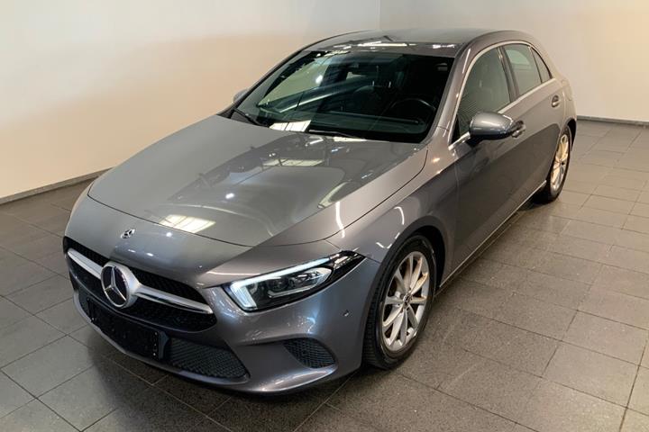 Grå Mercedes A200 fra 2020 set udefra