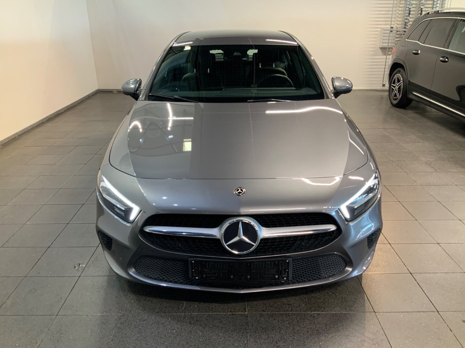 Grå Mercedes A200 fra 2020
