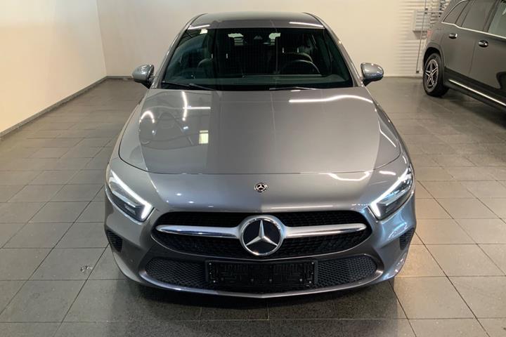 Grå Mercedes A200 fra 2020