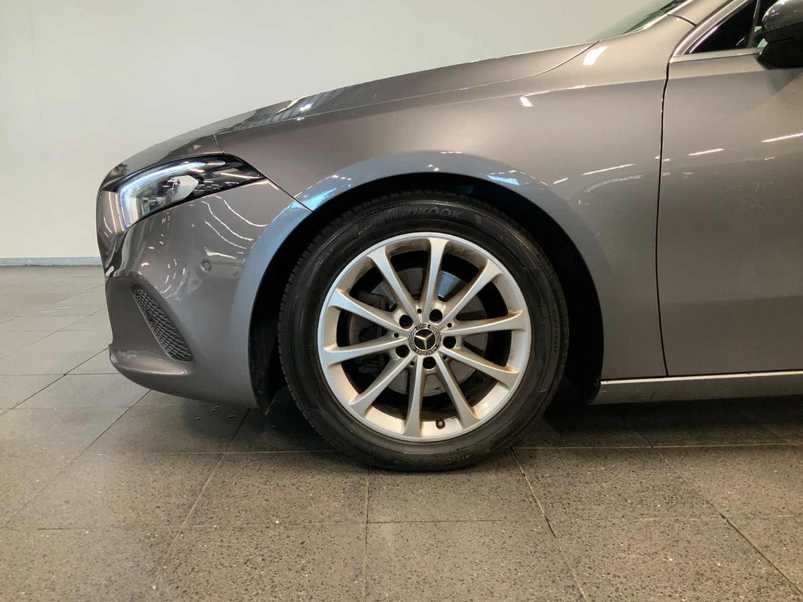 Grå Mercedes A200 fra 2020