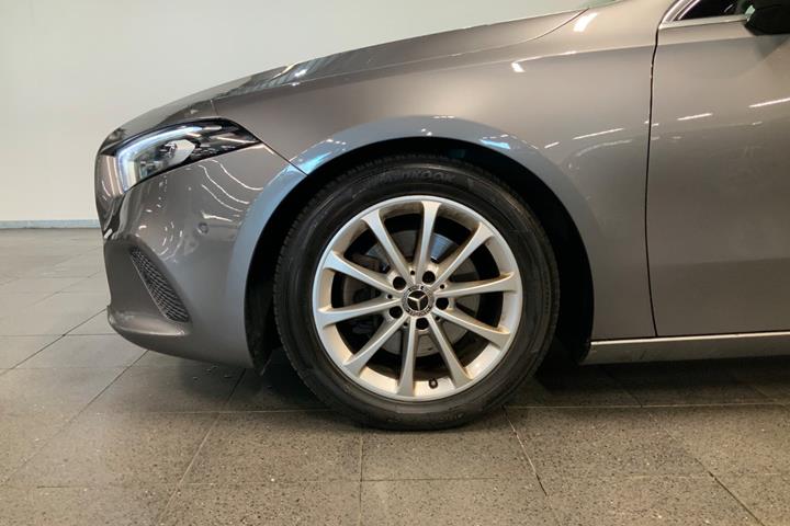 Grå Mercedes A200 fra 2020