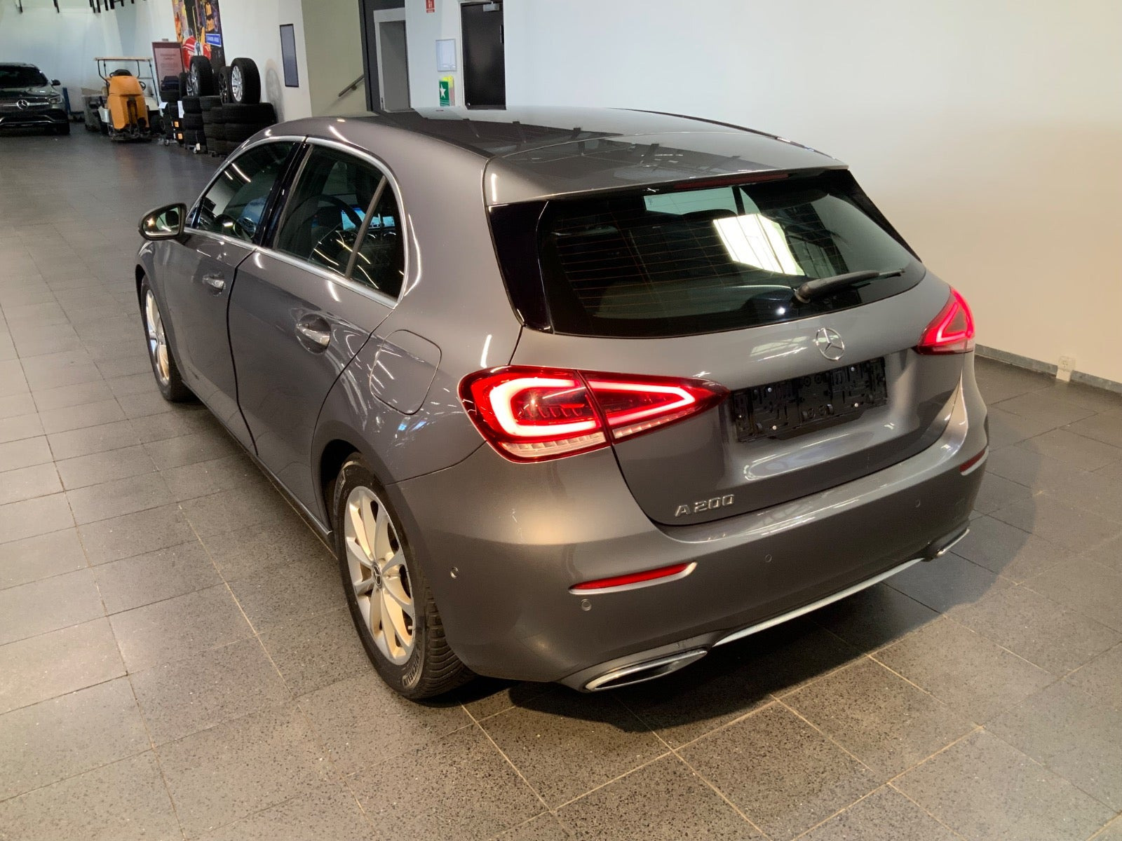 Grå Mercedes A200 fra 2020