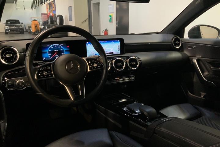 Grå Mercedes A200 fra 2020