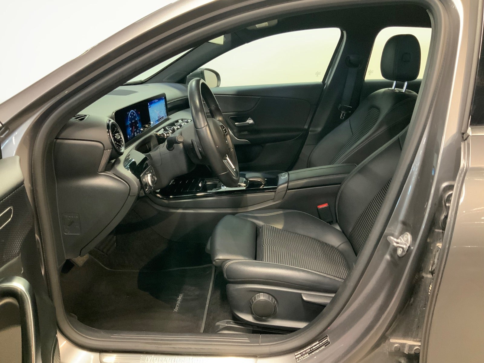 Grå Mercedes A200 fra 2020