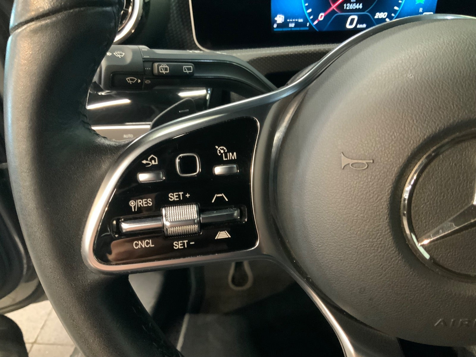 Grå Mercedes A200 fra 2020
