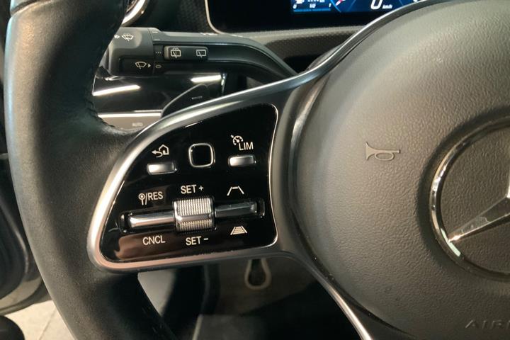 Grå Mercedes A200 fra 2020