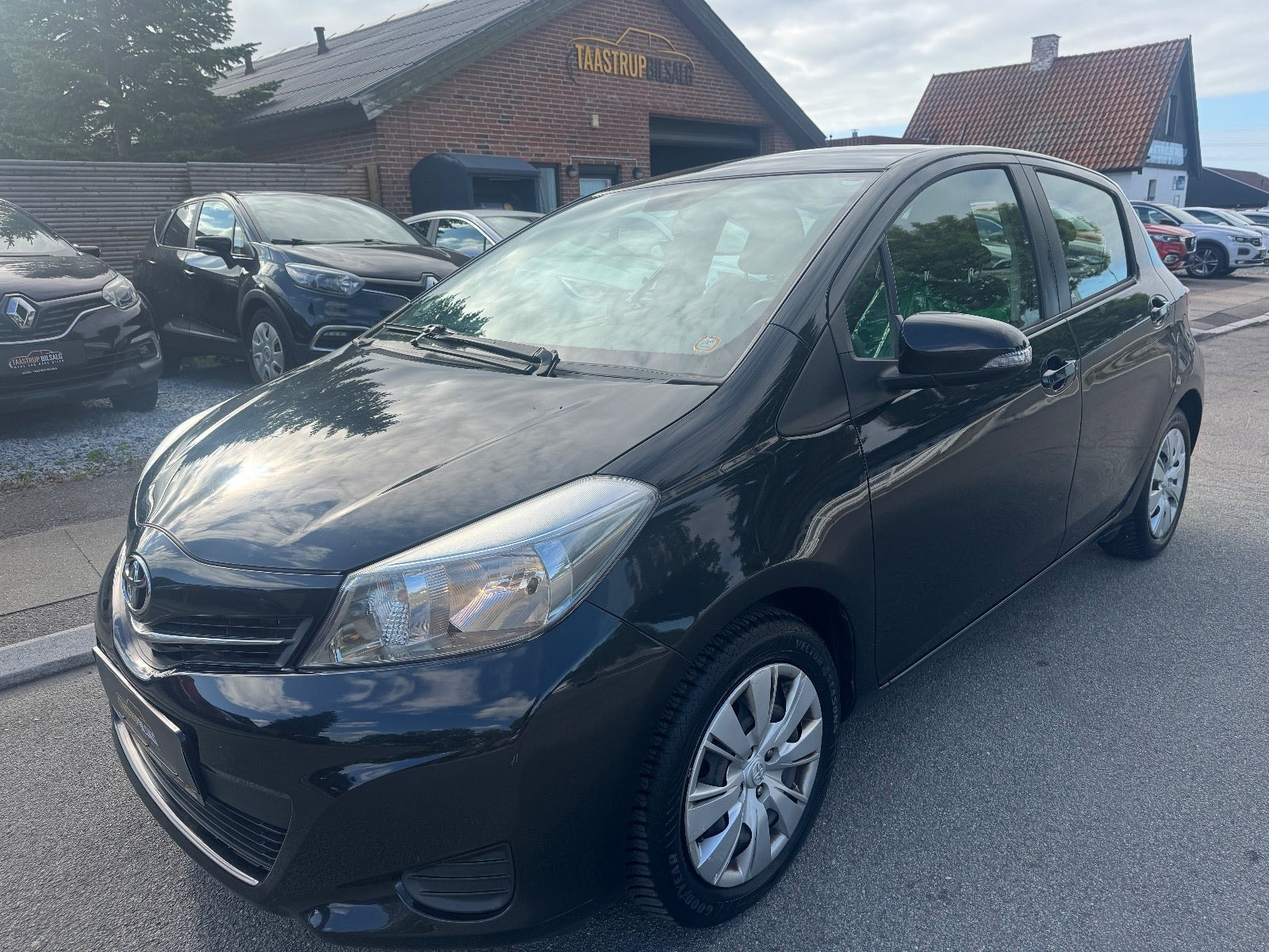 undefined Toyota Yaris fra 2011
