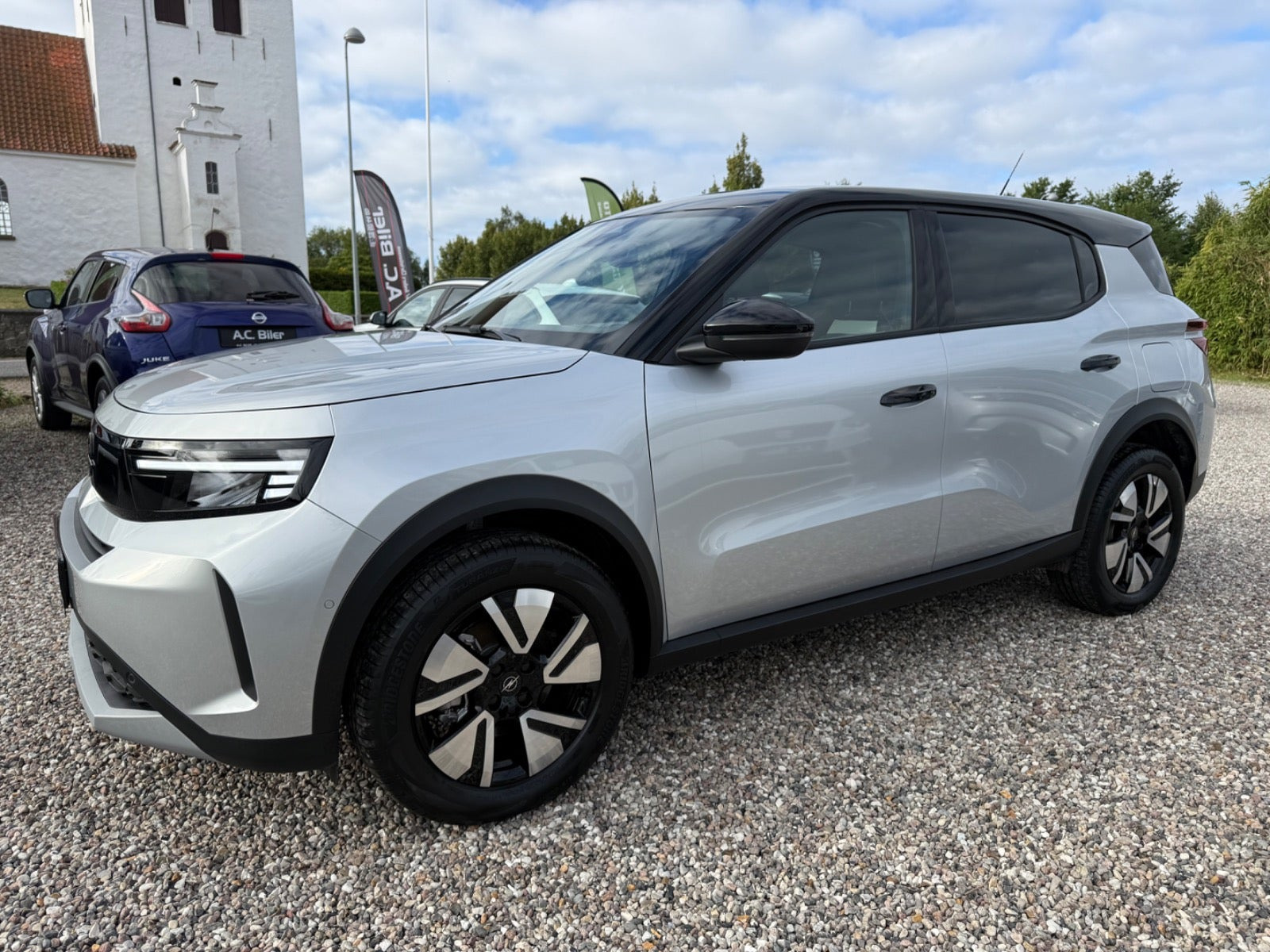 Grå Opel Frontera fra 2025
