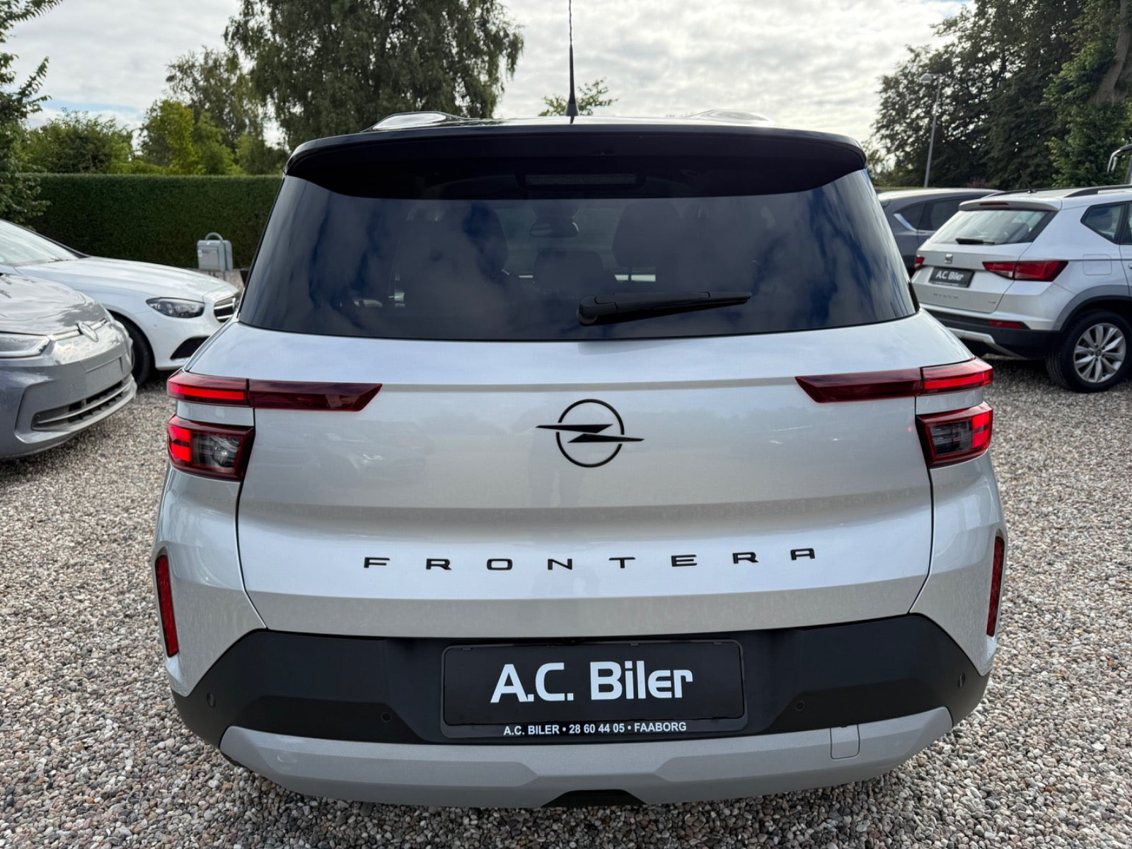 Grå Opel Frontera fra 2025