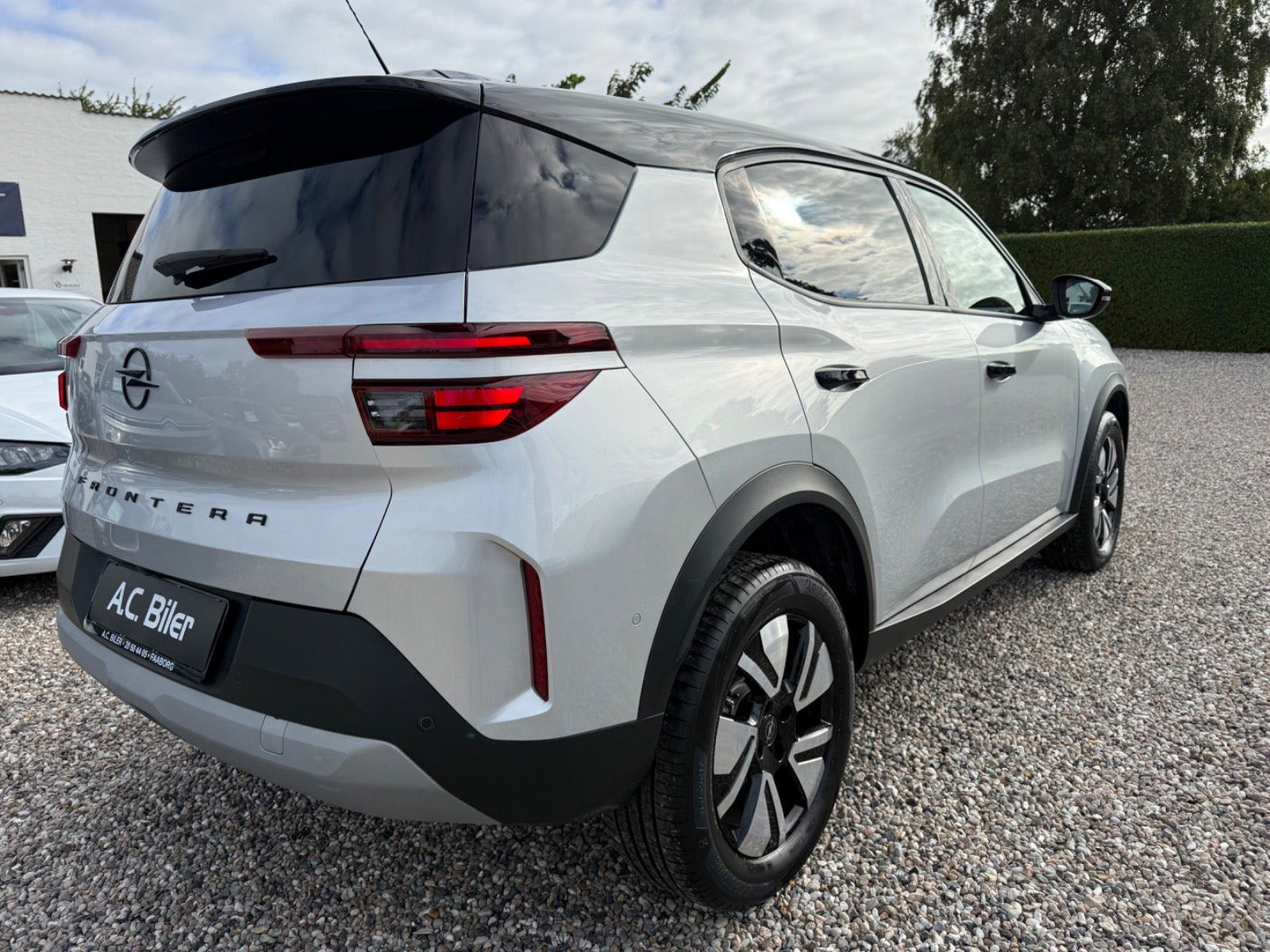 Grå Opel Frontera fra 2025